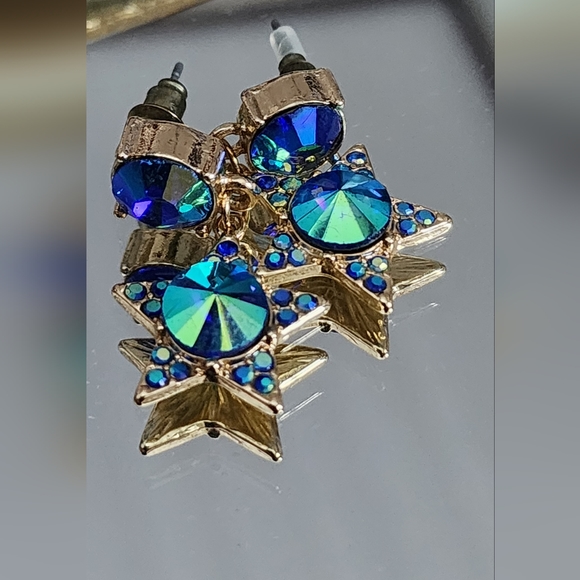 Sparkly star 🌟 earrings - Picture 2 of 3